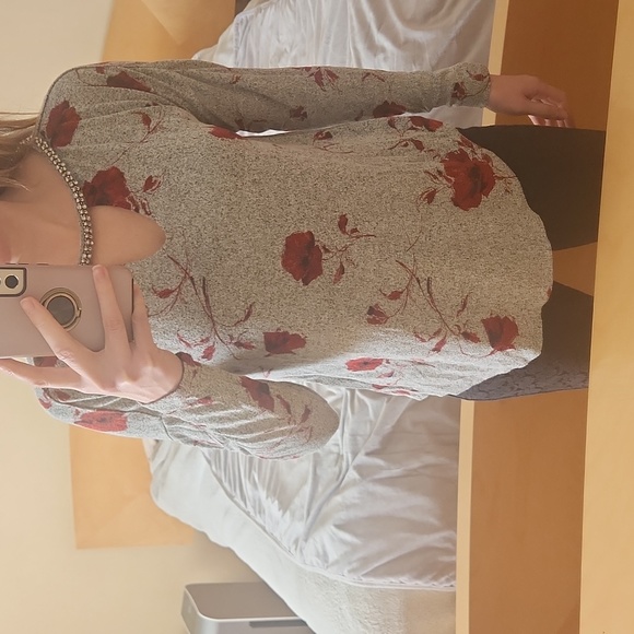 J Lo brand sweater with beaded collar, XS, gray with rose print - Picture 5 of 5